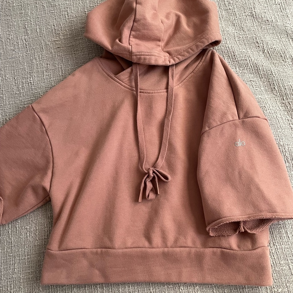 Like new Alo yoga cropped hoodie top Salmon pink Small